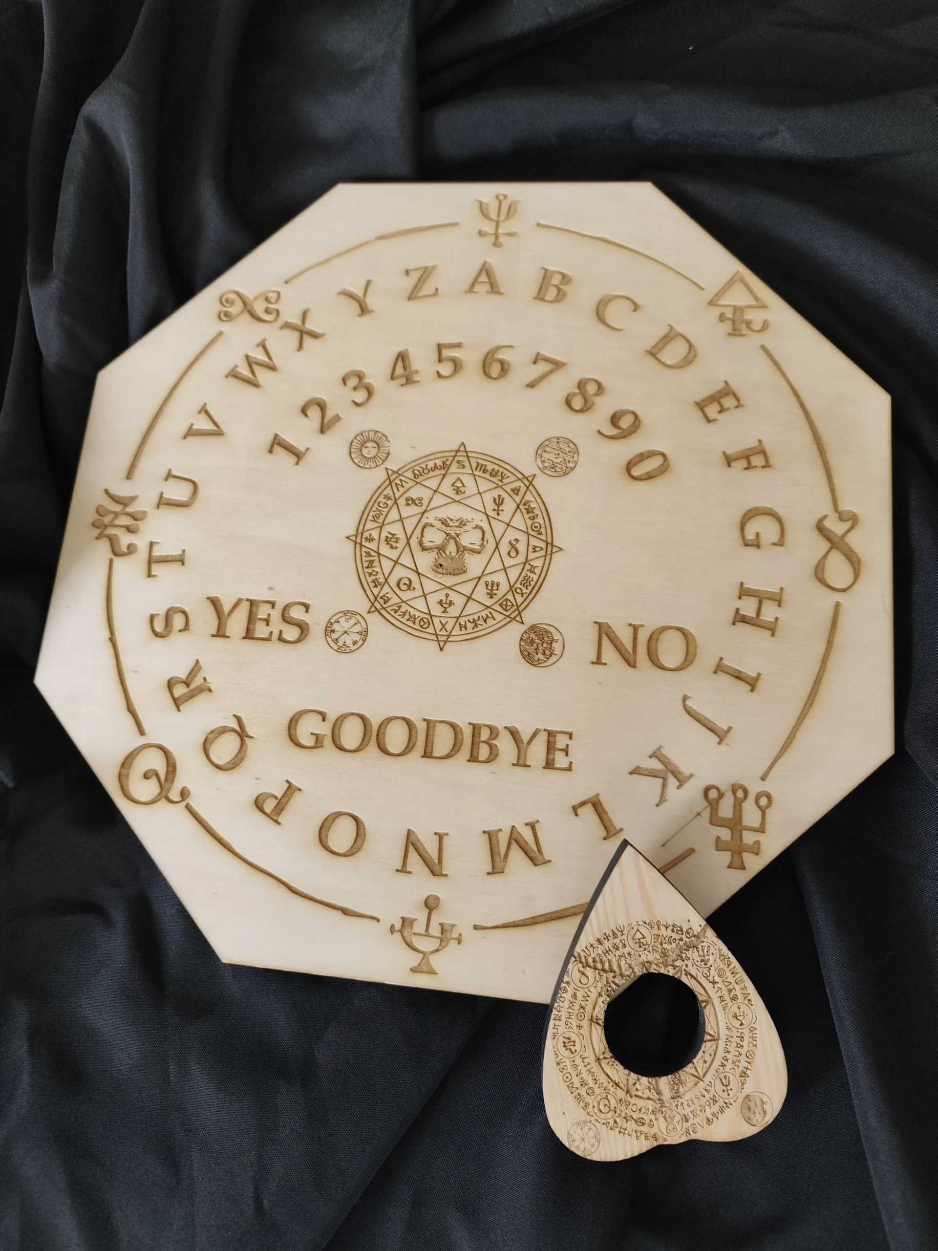 planche de ouija runes mystique